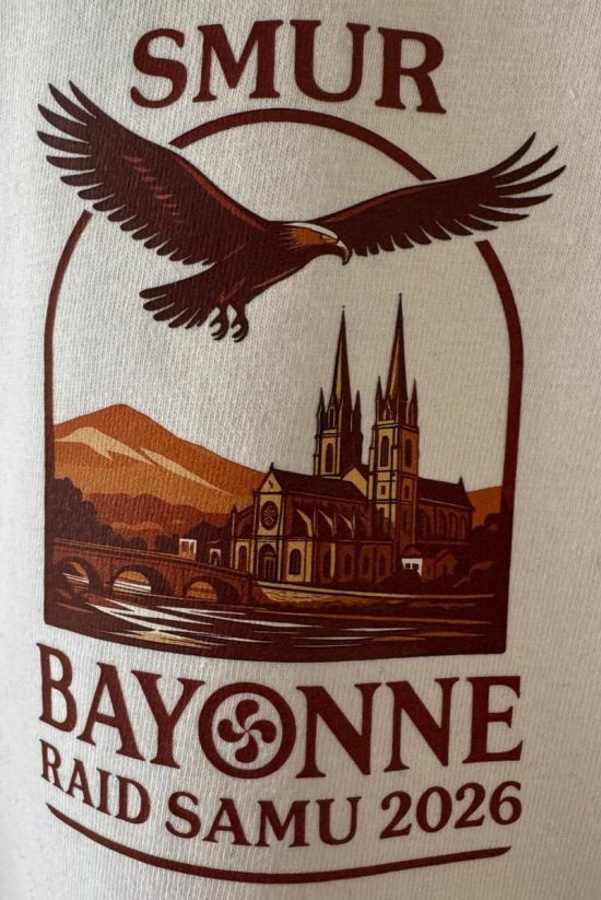 T-shirt personnalisé réalisé pour le SMUR de Bayonne avec marquage textile premium Pilou Shop 64